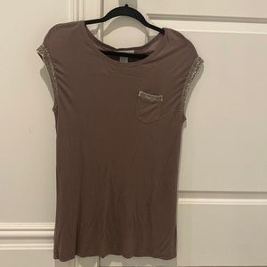 Design history unique taupe colored tshirt w silver beading